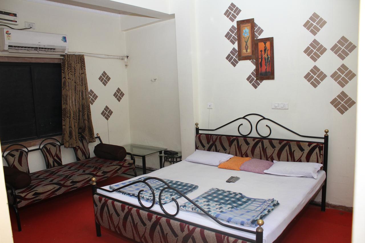 Hotel Bhagwat Palace Lātūr Esterno foto