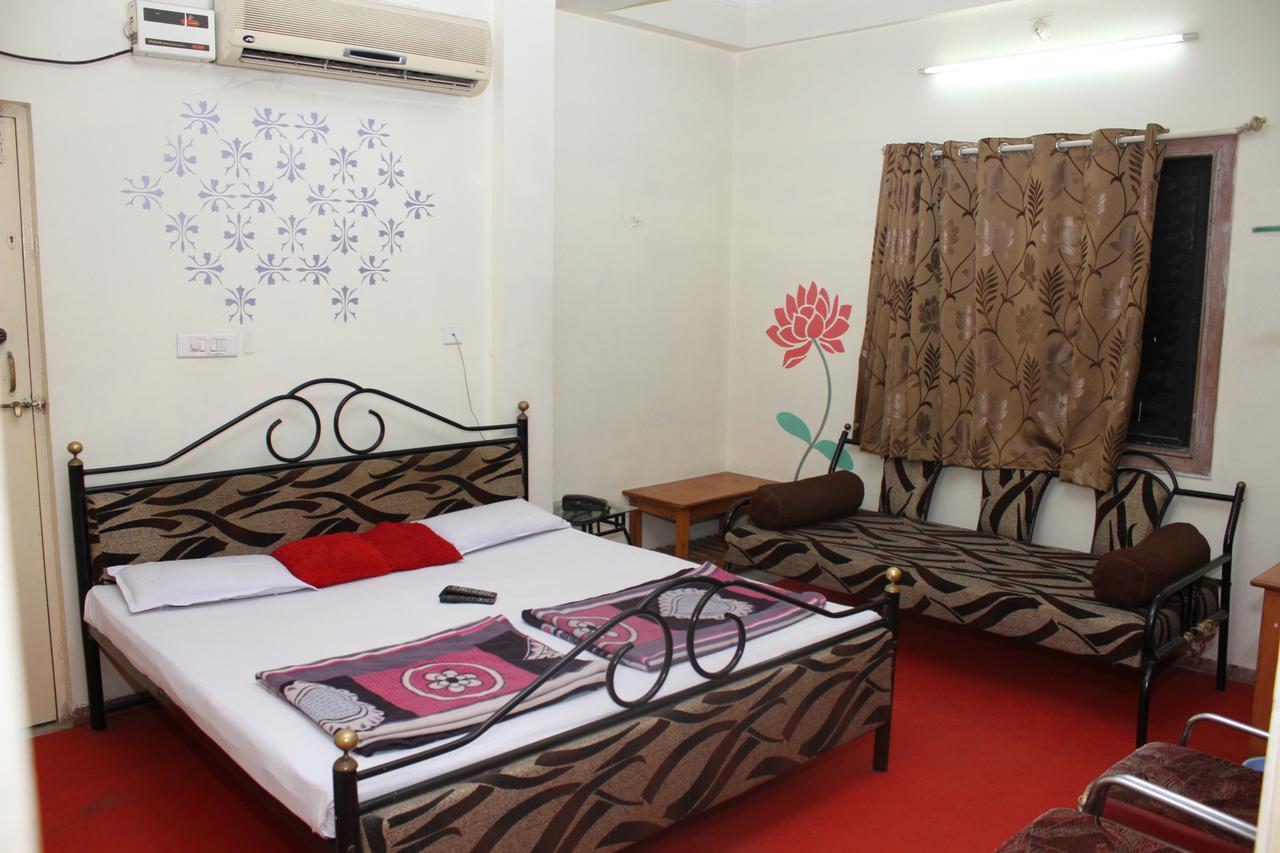 Hotel Bhagwat Palace Lātūr Esterno foto