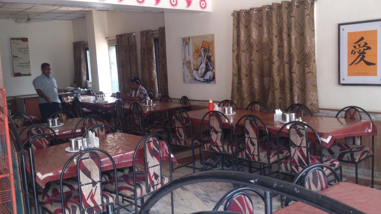 Hotel Bhagwat Palace Lātūr Esterno foto